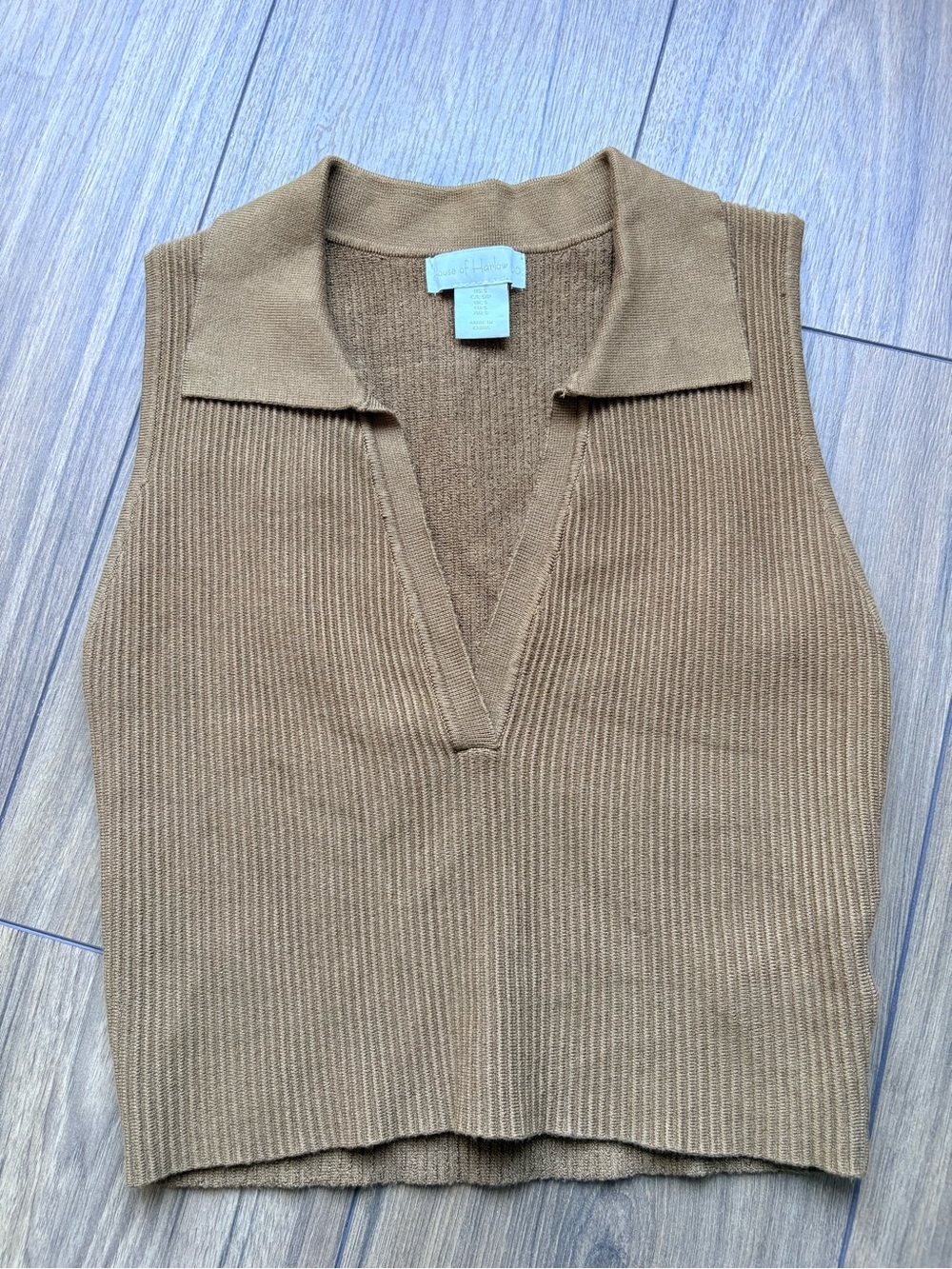 House of Harlow Ribbed V-Neck Crop